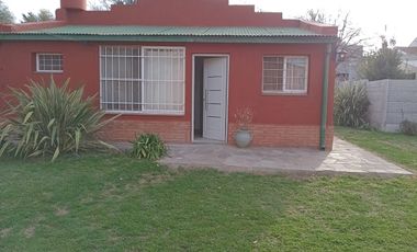 Casa En Venta En Sierra De La Ventana Con Jardín