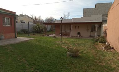 Casa En Venta En Sierra De La Ventana Con Jardín