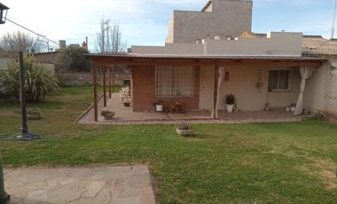 Casa En Venta En Sierra De La Ventana Con Jardín