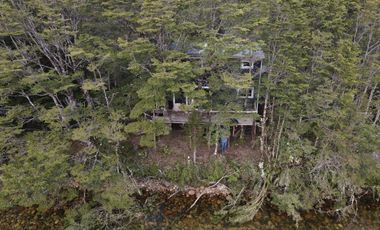 EN VENTA CASA CON ORILLA DE RIO, VIVE PATAGONIA