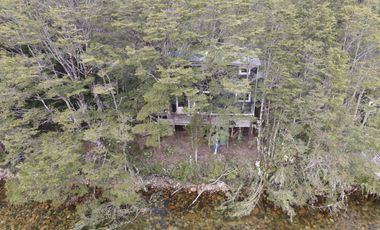 EN VENTA CASA CON ORILLA DE RIO, VIVE PATAGONIA