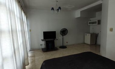 Chalet en venta de 6 ambientes  con jardín, piscina y cochera