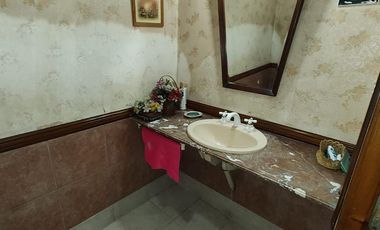 Chalet en venta de 6 ambientes  con jardín, piscina y cochera