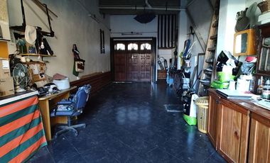 Chalet en venta de 6 ambientes  con jardín, piscina y cochera