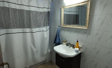 Chalet en venta de 6 ambientes  con jardín, piscina y cochera