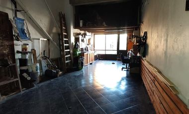 Chalet en venta de 6 ambientes  con jardín, piscina y cochera