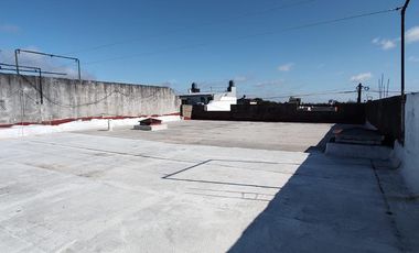 Chalet en venta de 6 ambientes  con jardín, piscina y cochera