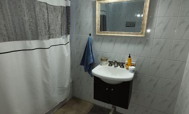 Chalet en venta de 6 ambientes  con jardín, piscina y cochera