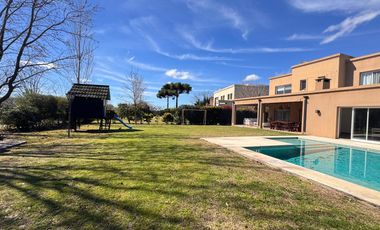 Lindísima casa sobre lote central con pileta | San Matías | Maschwitz | Escobar