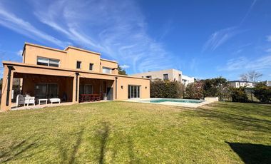 Lindísima casa sobre lote central con pileta | San Matías | Maschwitz | Escobar