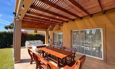 Lindísima casa sobre lote central con pileta | San Matías | Maschwitz | Escobar