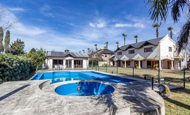 VENTA DE CASA EN SAN MARINO - 4 DORMITORIOS FUNES HILLS - FUNES