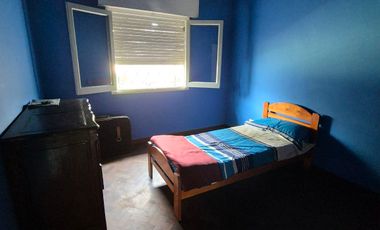 Casa 4 ambientes, cochera y parque en Banfield Este