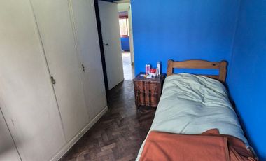 Casa 4 ambientes, cochera y parque en Banfield Este