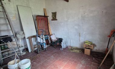 Casa 4 ambientes, cochera y parque en Banfield Este