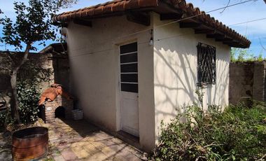 Casa 4 ambientes, cochera y parque en Banfield Este