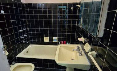 Casa 4 ambientes, cochera y parque en Banfield Este