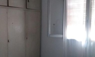 Casa de 2 dorm. y fdo libre. Actualmente alquilada. Ideal inversión. L. de Zamora