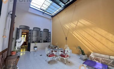 Casa al frente de 3 dormitorios