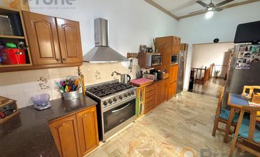 Casa al frente de 3 dormitorios