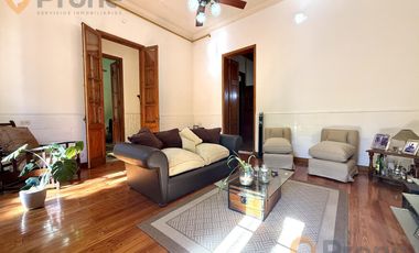 Casa al frente de 3 dormitorios