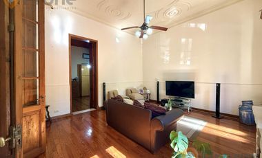 Casa al frente de 3 dormitorios