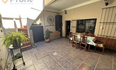 Casa al frente de 3 dormitorios