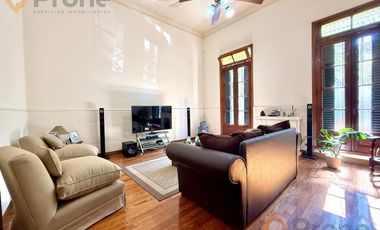 Casa al frente de 3 dormitorios