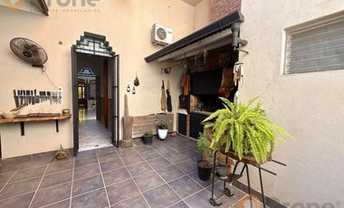 Casa al frente de 3 dormitorios