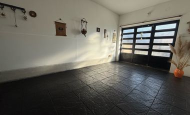 VENTA CASA 2 DORMITORIOS CON COCHERA EN FISHERTON