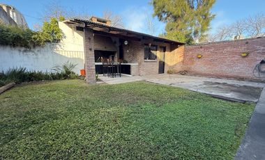 VENTA CASA 2 DORMITORIOS CON COCHERA EN FISHERTON