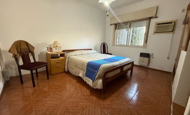 VENTA CASA 2 DORMITORIOS CON COCHERA EN FISHERTON