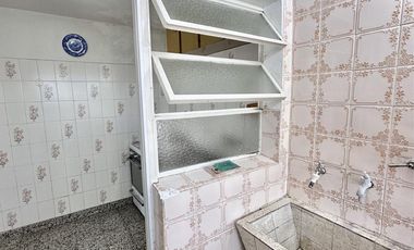 Departamento en Venta de 2 dormitorios y lavadero. Centro Zárate