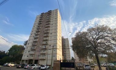 VENTA Departamento en edificio en Torre Altos de Muñiz , 4 ambientes, espacio guardacoches.