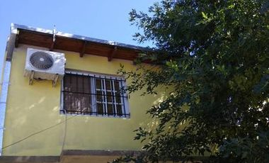 CASA DOS FAMILIAS EN DOS PLANTAS, 5 AMBIENTES, GARAJE PASANTE, 340 M2