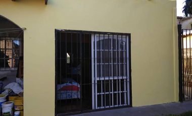 CASA DOS FAMILIAS EN DOS PLANTAS, 5 AMBIENTES, GARAJE PASANTE, 340 M2