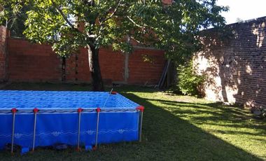 CASA DOS FAMILIAS EN DOS PLANTAS, 5 AMBIENTES, GARAJE PASANTE, 340 M2