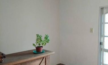 CASA DOS FAMILIAS EN DOS PLANTAS, 5 AMBIENTES, GARAJE PASANTE, 340 M2