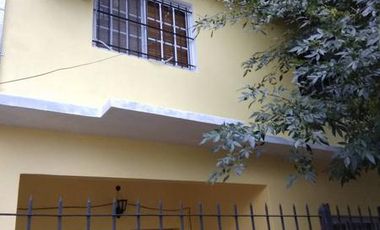 CASA DOS FAMILIAS EN DOS PLANTAS, 5 AMBIENTES, GARAJE PASANTE, 340 M2