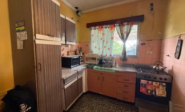 Propiedad a la venta ph y local comercial en Wilde