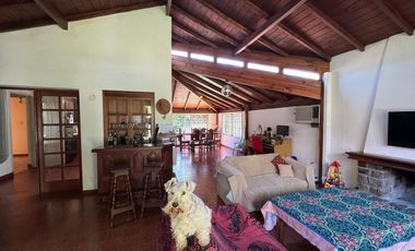 CASA A LA VENTA 3 DORMITORIOS PATIO VERDE Y PISCINA EN FISHERTON