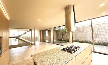 Casa en Venta lomas de juriquilla con sótano