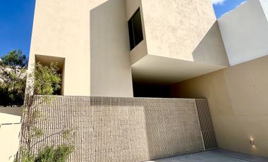 Casa en Venta lomas de juriquilla con sótano