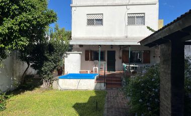 Gran casa de 4 dormitorios y fondo! A 2 cuadras de Jumbo