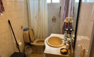 Gran casa de 4 dormitorios y fondo! A 2 cuadras de Jumbo