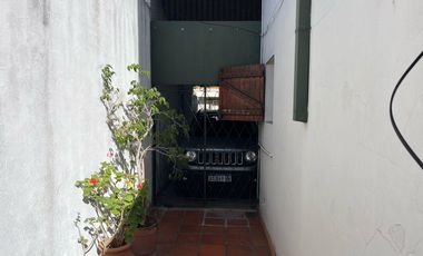 Gran casa de 4 dormitorios y fondo! A 2 cuadras de Jumbo