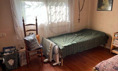 Gran casa de 4 dormitorios y fondo! A 2 cuadras de Jumbo