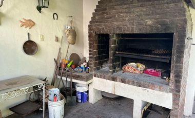 Gran casa de 4 dormitorios y fondo! A 2 cuadras de Jumbo