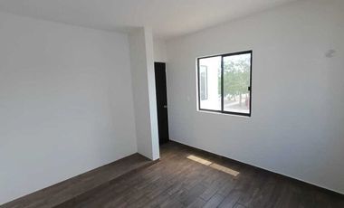 CASA VENTA MERIDA EN ESQUINA CON ROOF GARDEN Y JACUZZI