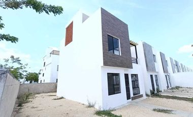 CASA VENTA MERIDA EN ESQUINA CON ROOF GARDEN Y JACUZZI